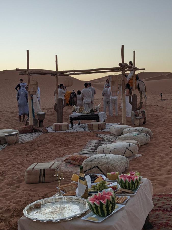Sahara Majestic Luxury Camp 호텔 메르주가 외부 사진 A Bedouin camp in the desert