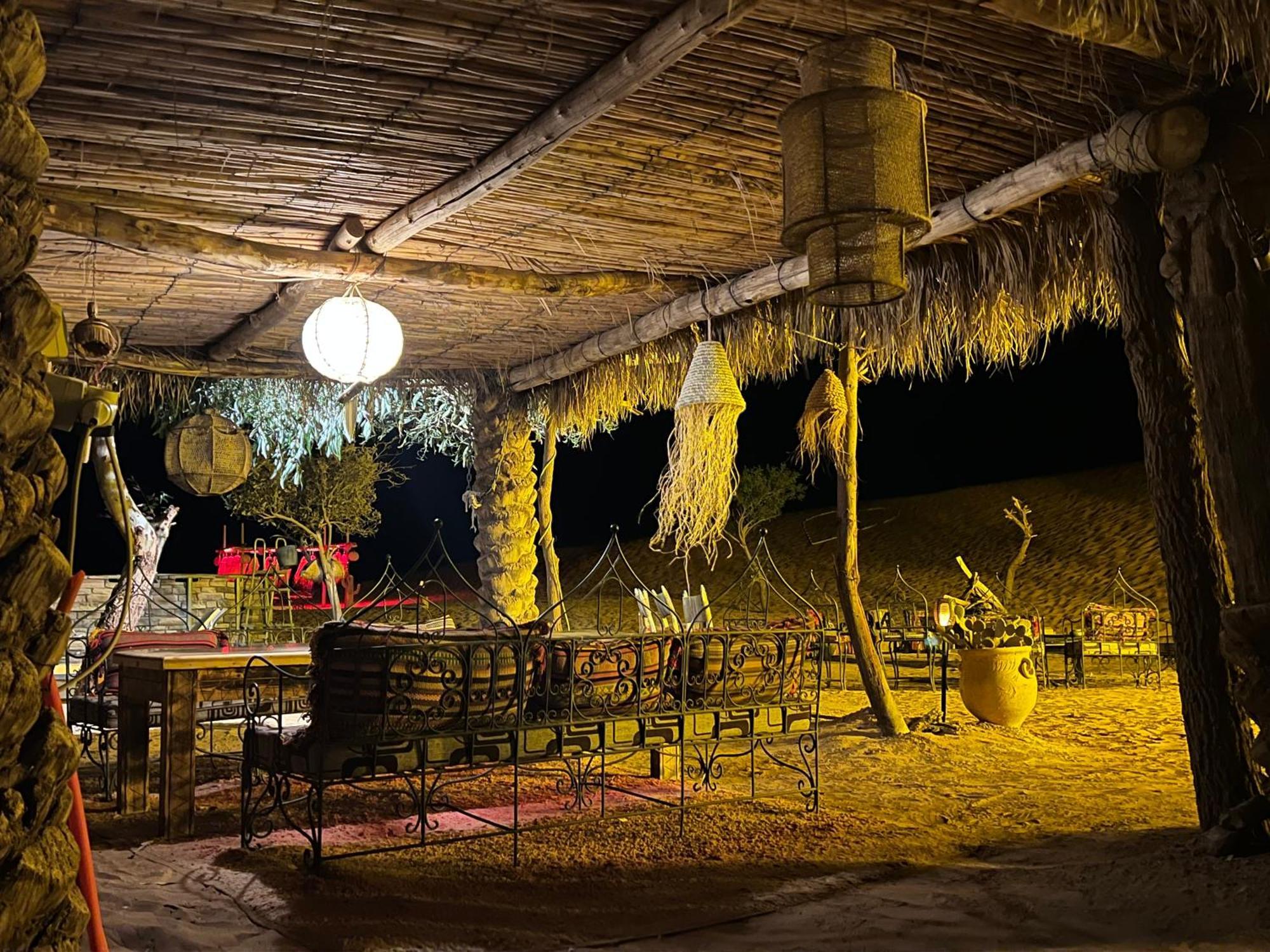 Sahara Majestic Luxury Camp 호텔 메르주가 외부 사진 The interior of a desert camp