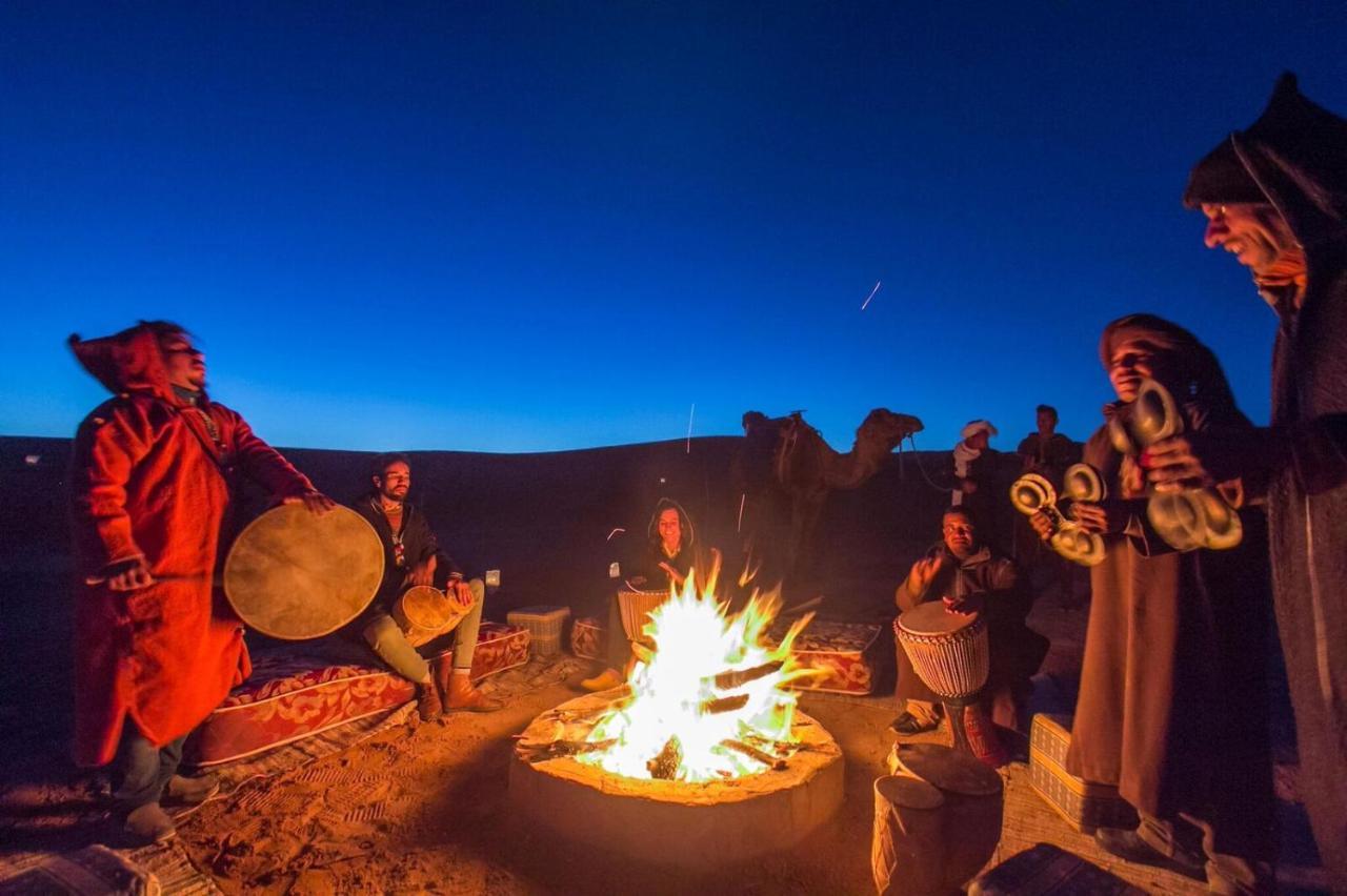 Sahara Majestic Luxury Camp 호텔 메르주가 외부 사진 Gnaou musicians in the Sahara