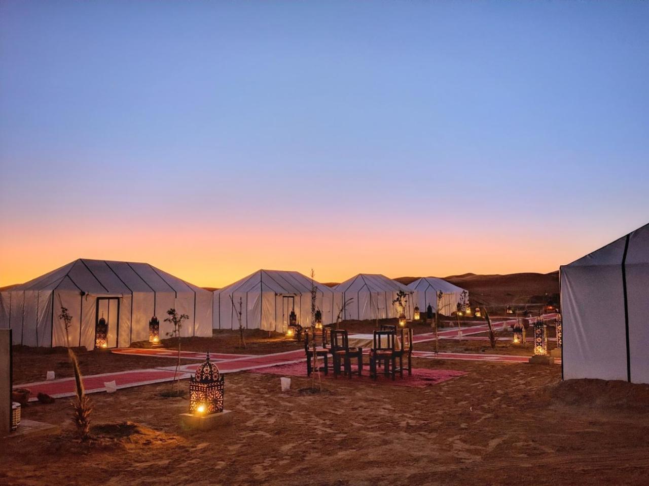 Sahara Majestic Luxury Camp 호텔 메르주가 외부 사진 Luxury desert camp in the Sahara
