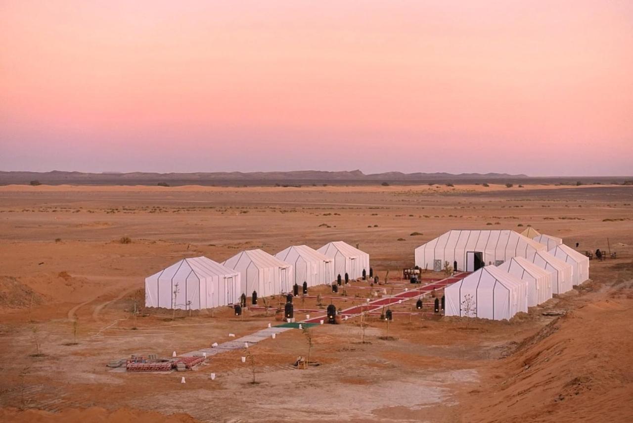Sahara Majestic Luxury Camp 호텔 메르주가 외부 사진 A luxury desert camp in the Sahara