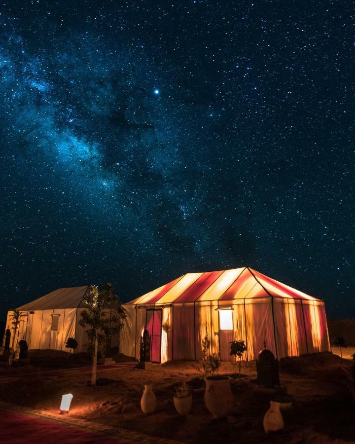 Sahara Majestic Luxury Camp 호텔 메르주가 외부 사진 A Berber tent in the Sahara