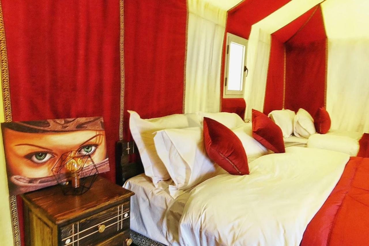 Sahara Majestic Luxury Camp 호텔 메르주가 외부 사진 A bedroom at the hotel